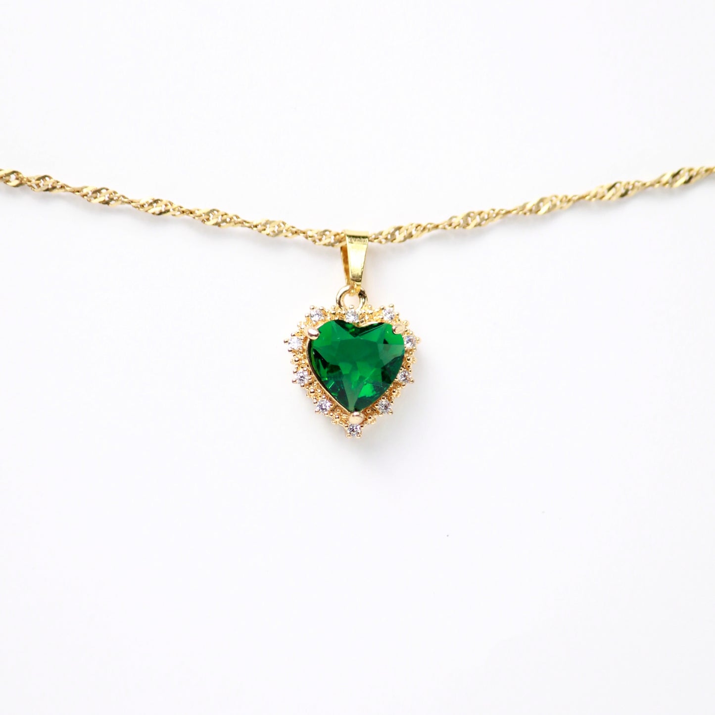 Dije Diamante de corazón verde esmeralda, Oro laminado