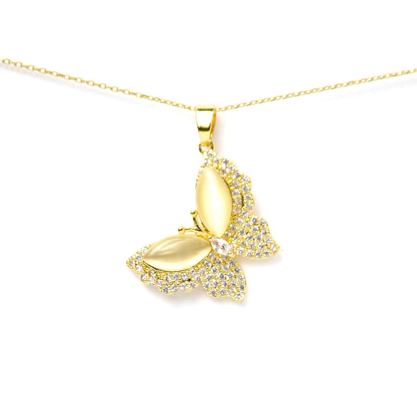 Dije Mariposa Dorada con Diamantes incrustados y Alas Nacaradas, Oro laminado