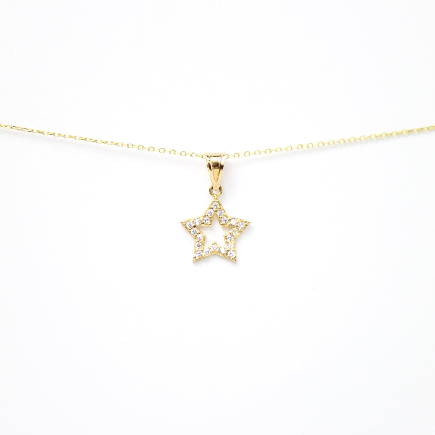 Dije de Estrella abierta con Zirconias alrededor del marco, Oro 10k