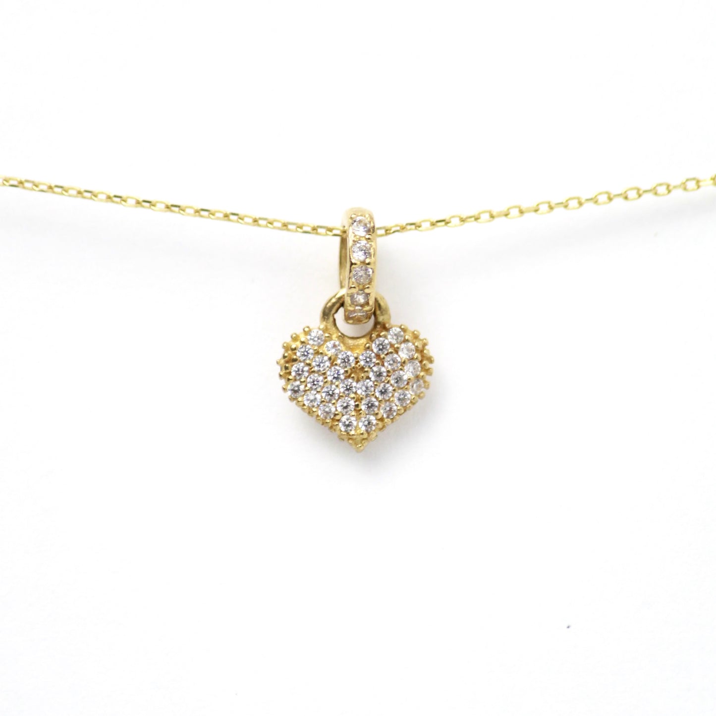 Dije de Oro 10k, corazón completamente cubierto de Diamantes, diseñado para brillar con cada movimiento